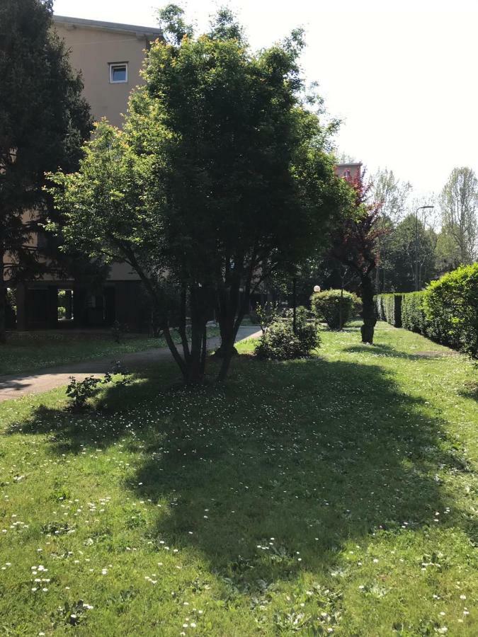 Bright Flat With Shared Garden Appartement Milaan Buitenkant foto